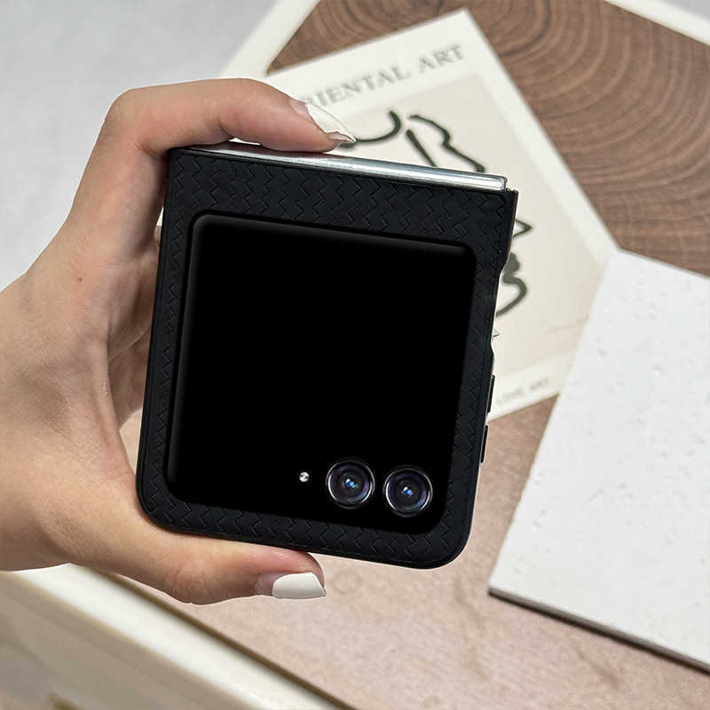 Luxury Foldable Clear Snap-On Back Cover Shield Perfect Fit for Latest Generation of Razr Models