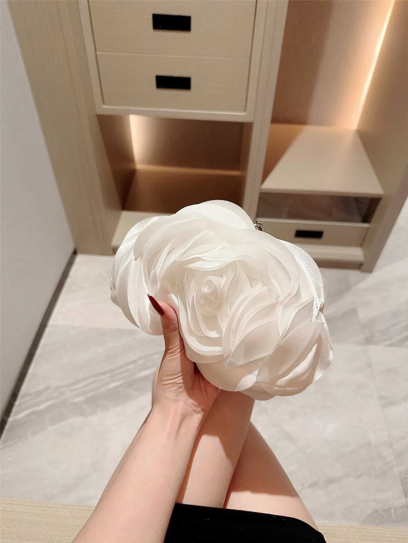 New Dinner Bag Flower Clutch Bag White Romantic Wedding Bridesmaid Bag Dress Prom Bag Party Bag H251027