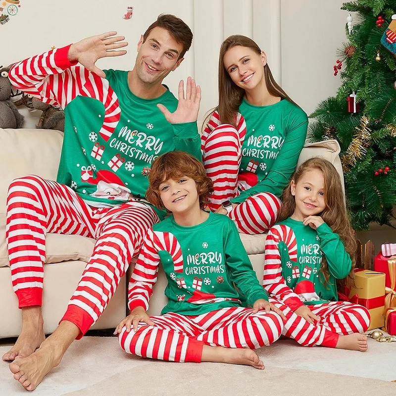 2025 Christmas Family Matching Pajamas Adult Kid Baby Outfits TopsPants 2PCS Xmas Sleepwear Pyjamas Dog Clothes 251027