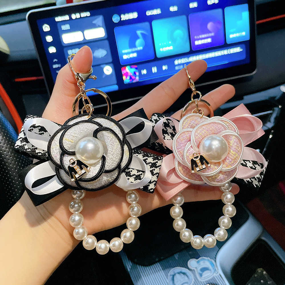 Luxury Charming Camellia Aroma Pearl Decoration Keyring w/ Decorative Bow - Perfect for Automobile Accessories