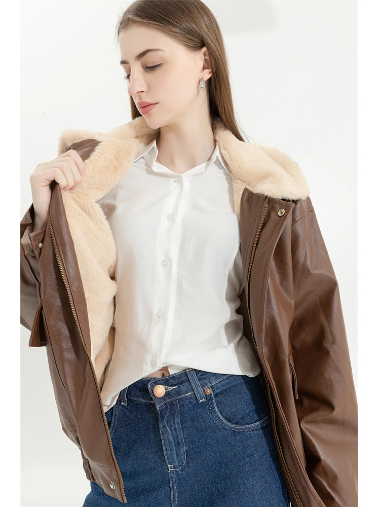 Winter Womens Fur Leather Jacket Long Sleeved Loose Warm Lamb Wool Vintage Thickened Locomotive Lapel Female PU Motorcycle Coat 251029