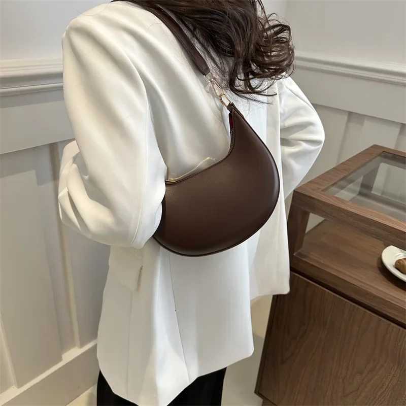New Fashionable Highend Moonshaped Baseball Bag Showing Luxury Womens Single Shoulder Bag Elegant Lady Handbags and PursesW251028
