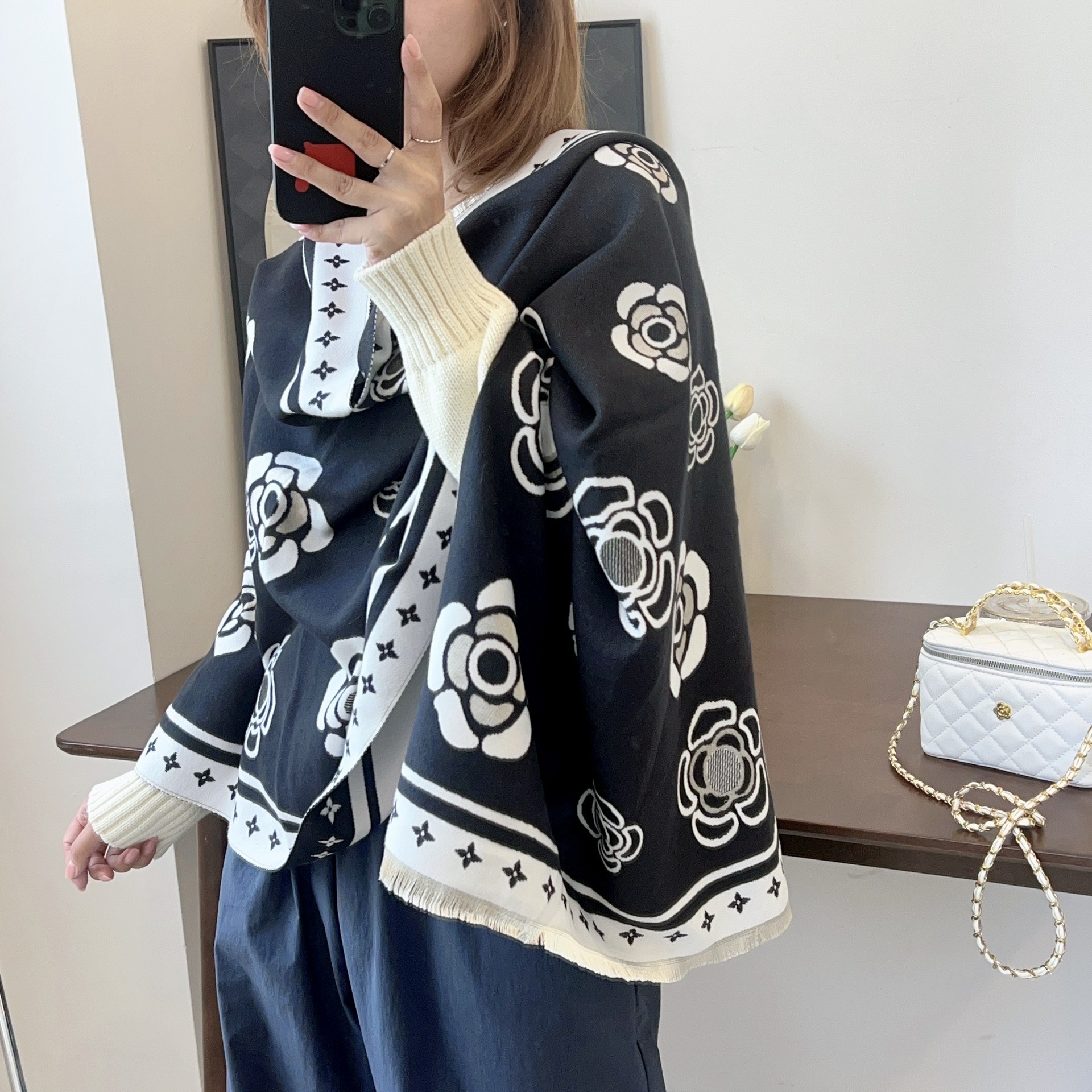 Charm Flower Pattern Design 185*65cm Versatile Scarf That Can Be Draped Over Shoulders Fashionable Gift Scarf For Autumn And Winter Essential Scarf Fo