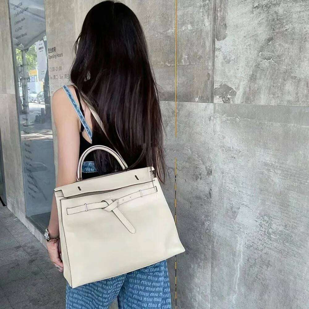 Designer Bags New High-End First-Layer Swift Cowhide Leather Women Folding Clutch Fashionable Shoulder Bag Commuting Casual Versatile Hot Selling