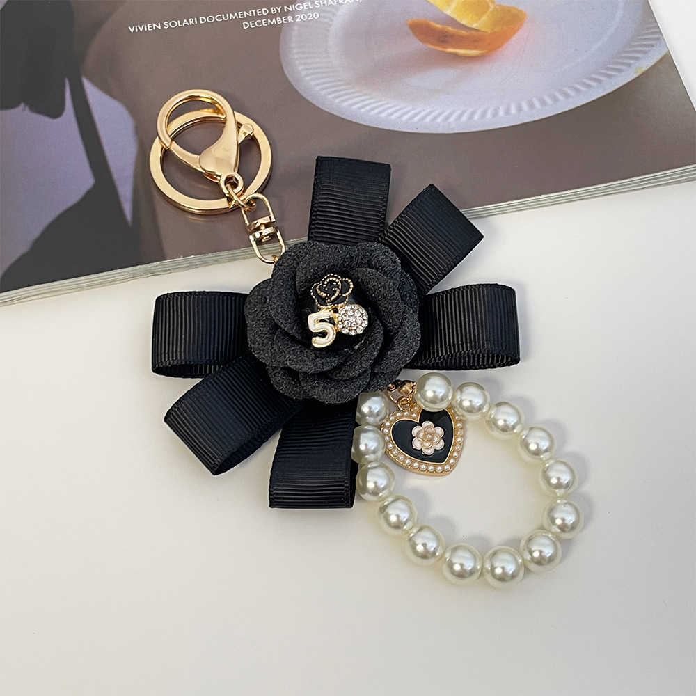 Highend Exquisite Korean Fashion Creative Camellia Ribbon Pearl Keychain Womens Bag Pendant Small Gift J251118