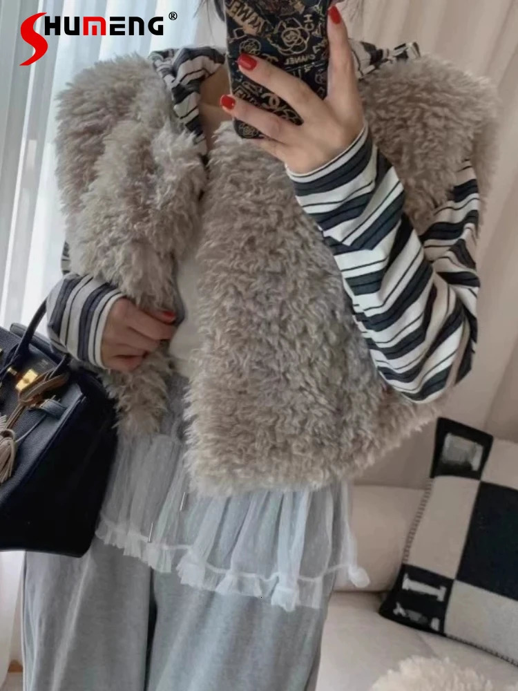 Ladies Wool Fur Vests Womens Autumn Winter Trendy Fur Integrated Plush Tank Tops Sleeveless Solid Color Vest 251027