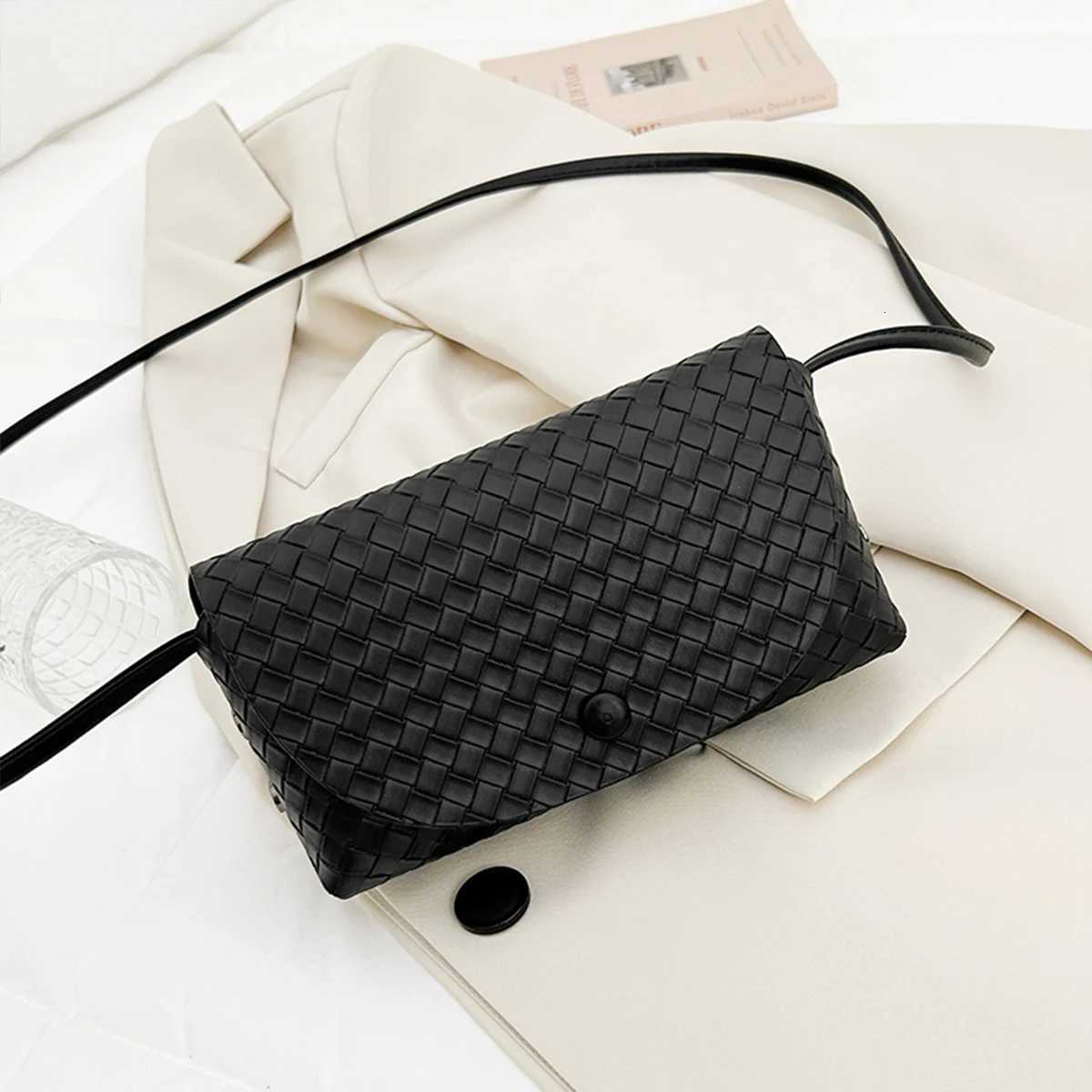 Fi Casual Braided Shoder Bag Wens Lightweight Solid Color PU Magnetic Flap Snap Striped Handbag for Daily Cmute D251028