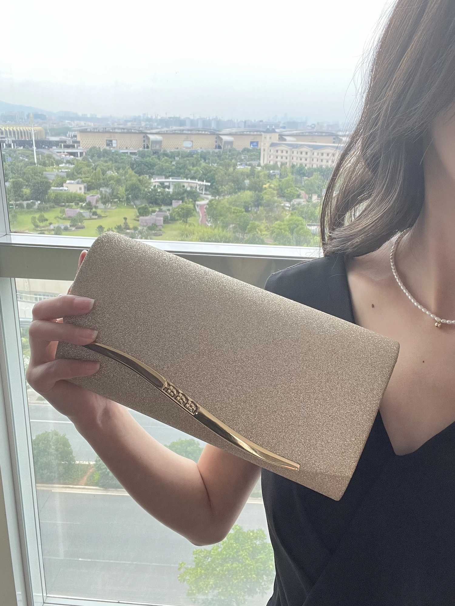 European and American dinner bags fashionable and shiny wedding bridesmaid bags banquet bags metal chain singleshoulder bags H251027