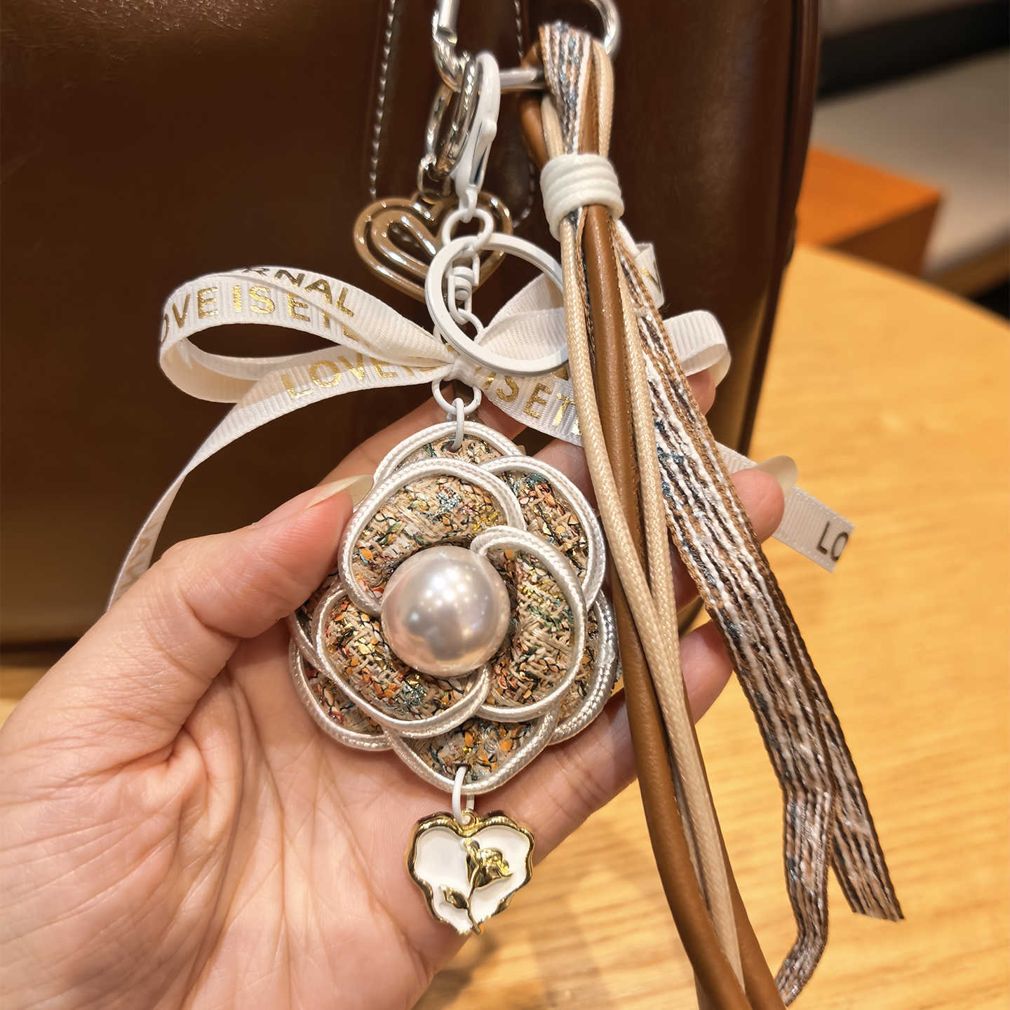 Style Pearl Camellia Car Keychain Womens Bag Pendant Keychain Creative AccESSory J251118