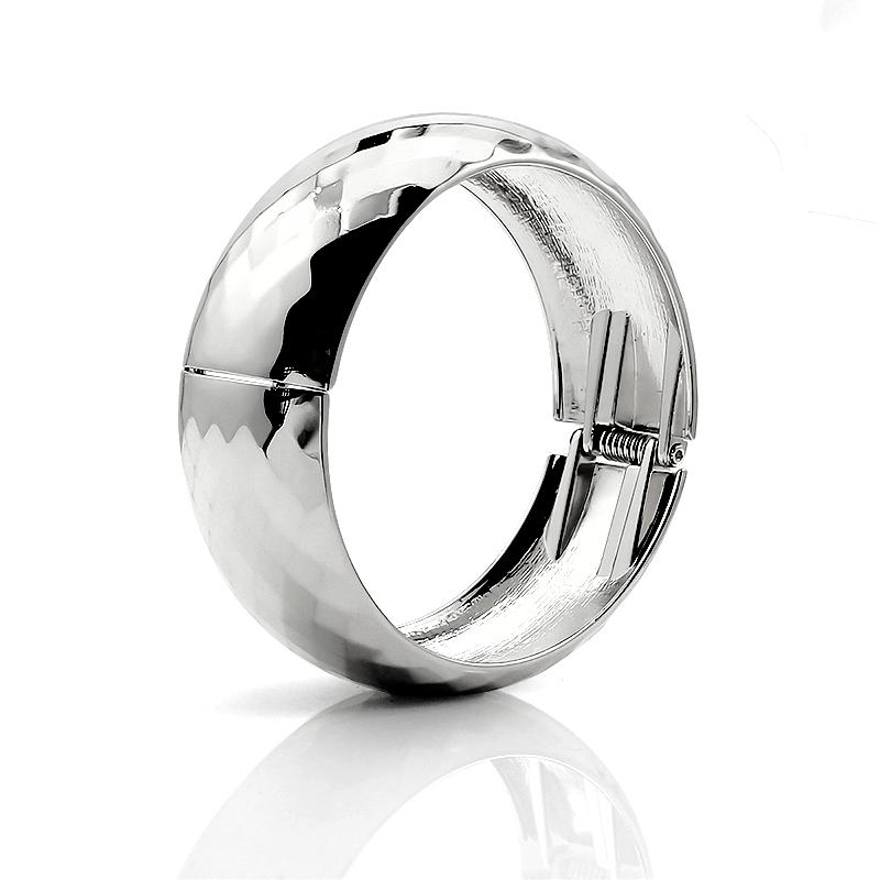 2025 New Arrival Women's Fashion Cuff Bracelets Popular Exaggerated Glossy Geometric Wide Bangle Trendy Metal Alloy Bracelet