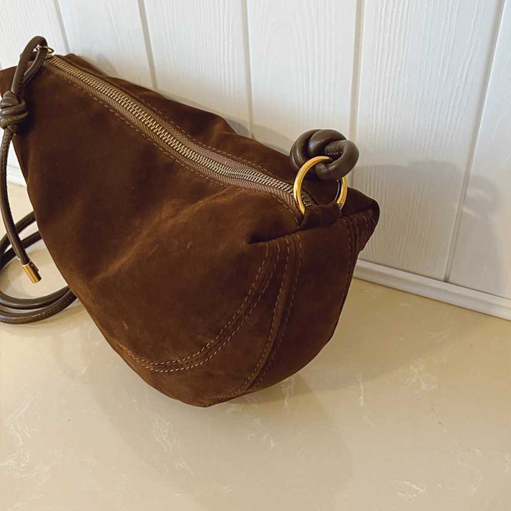 Vintage Womens Large Capacity New Autumn and Winter Niche Design Single Shoulder Crossbody Bag Commuting Dumpling BagT251028