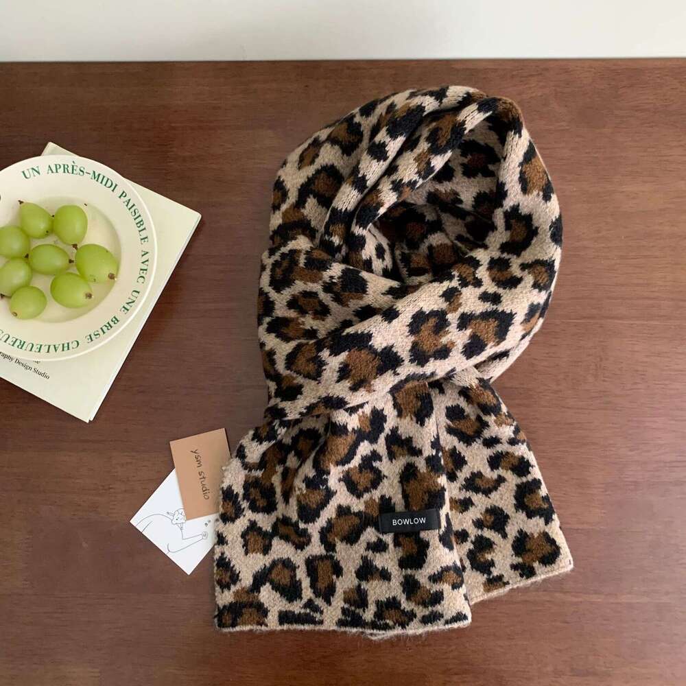 2024SS Leopard Print Knitted Scarf Fashionable Autumn Winter Warm Neck Warmer with Wool for Women Melad Brown