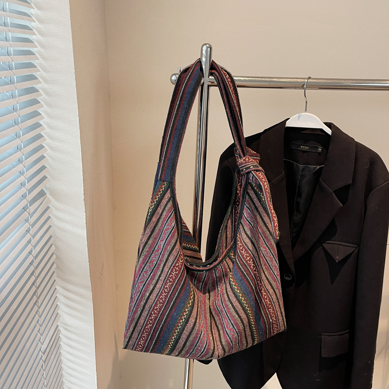 Winter women's simple and fashionable large capacity synthetic leather handbag, new fashionable college student daily commuting lightweight cross