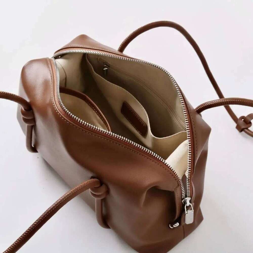 Designer Bags 2025 New Boston Big High-End Simple Niche Handbag Cowhide Commuter Travel Business Shoulder Bag Women Casual Versatile Hot Selling