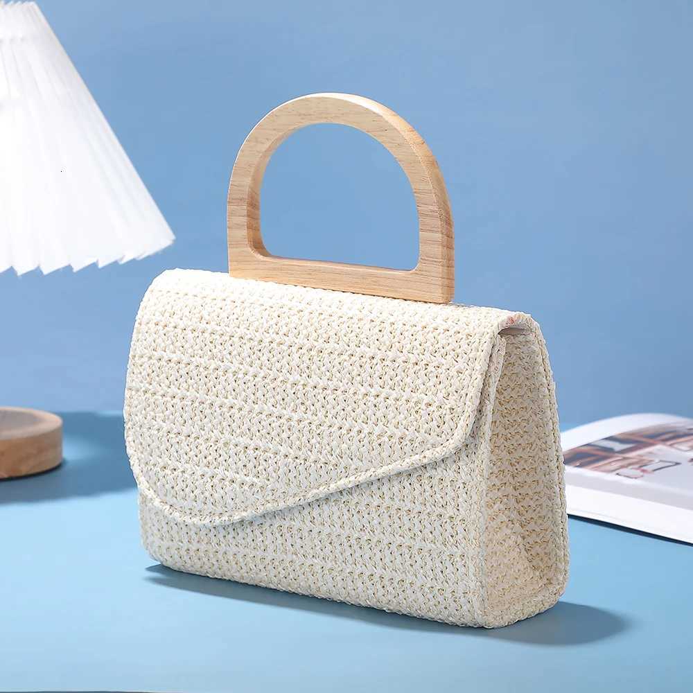 A handheld wooden handle vintage shoulder bag with a disassembled metal chain crossbody bag for the evening H251027