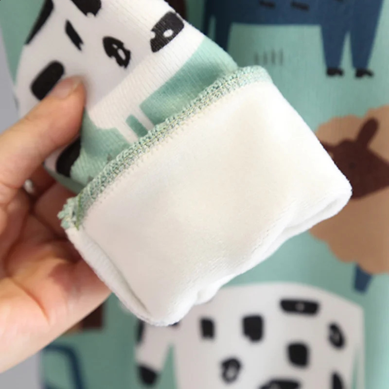 Boys and Girls Sweaters Thickened AutumnWinter Fashionable Childrens Knitted Sweaters Girls and Boys Tops 251027