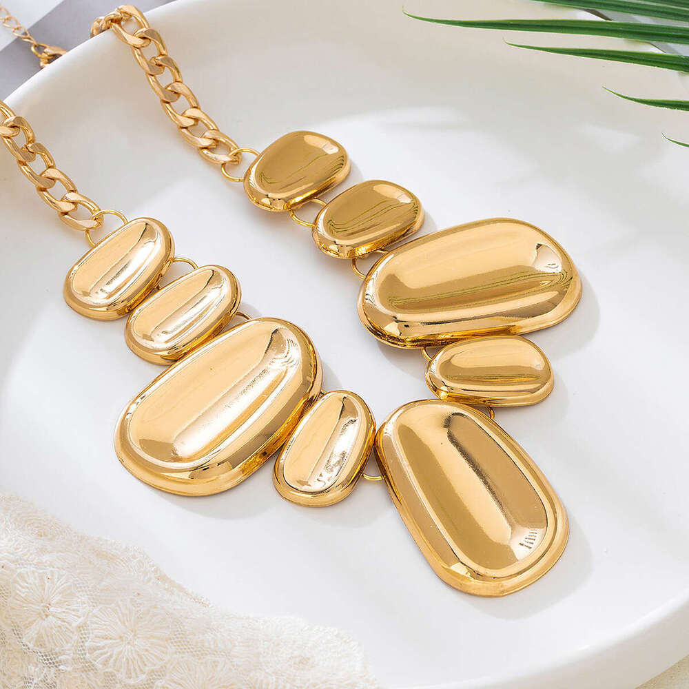 Exaggerated Irregular Oval Splicing Suitable for Women's Style Necklace - No Gift Box