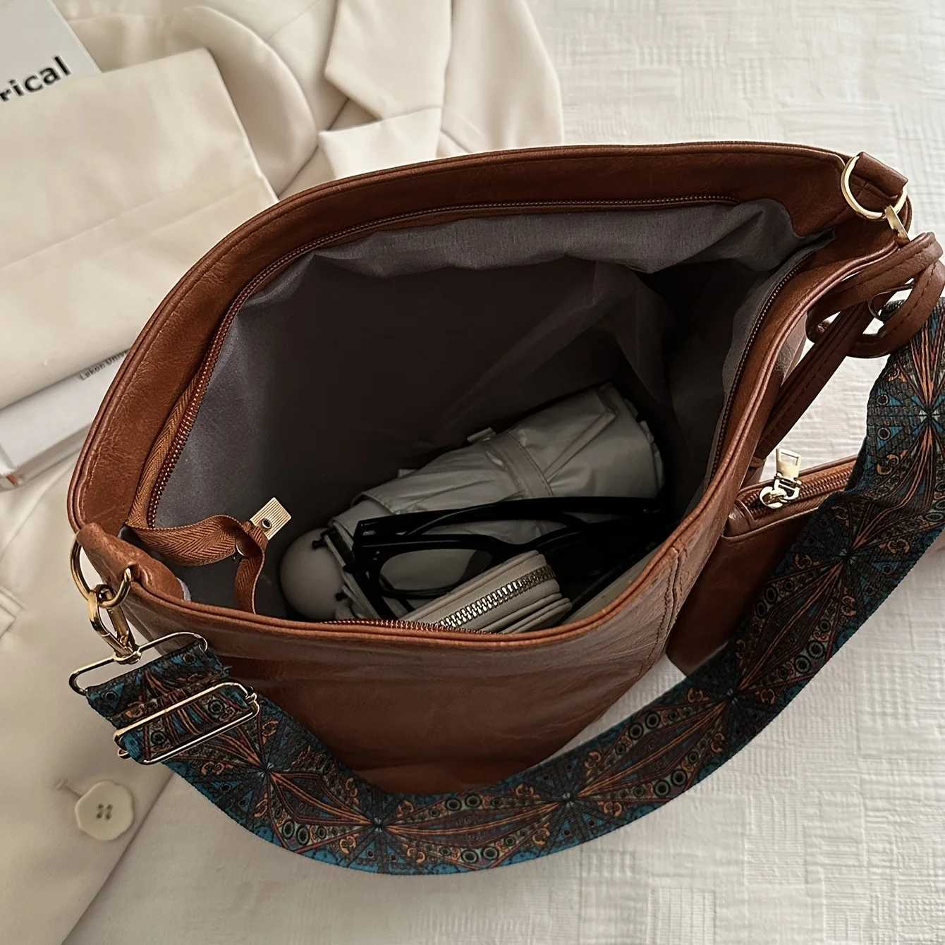 Retro PU Material Womens Bucket Tote Bag Set Adjustable Wide Strap for Daily Need with Fashion Zipper Closure Polyester LiningT251028