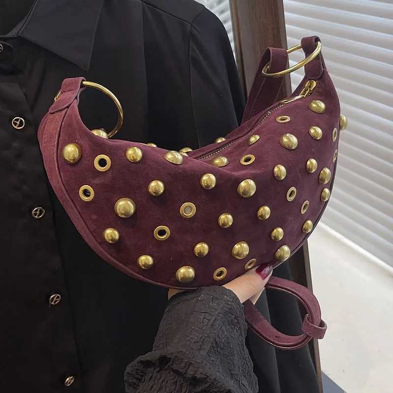 Fashionable solid color exquisite womens rivet bag simple and exquisite lightweight womens crossbody bagT251028