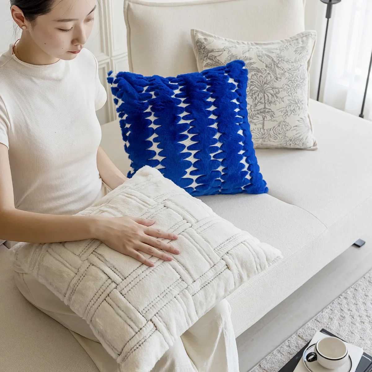 Pillow Case Royal Blue Plush Cushion Cover Light Luxury Retro Covers Decorative Jacquard Embroidery Living Room Case 4545cm C251028
