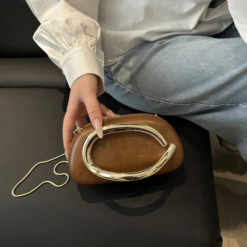 Z Style Clutch Bag New Evening Bag Specialshaped Metal Chain Details Decorative Boxstyle Small Square Bag Shoulder Bag H251027