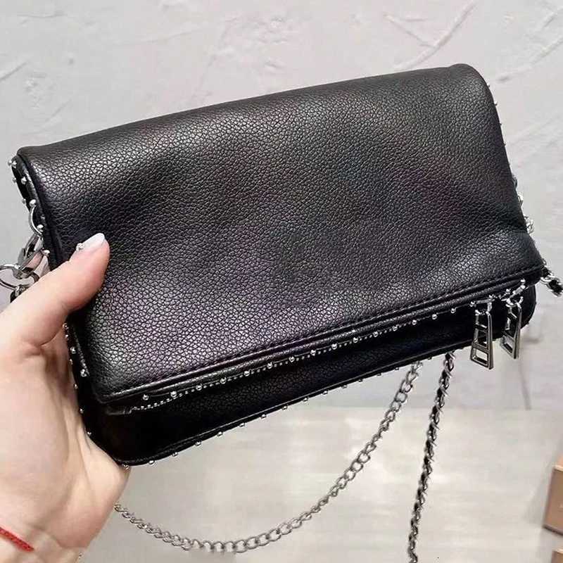 Classic and stylish personalized chain shoulder bag simple and elegant suitable for commuting and shoppingT251028