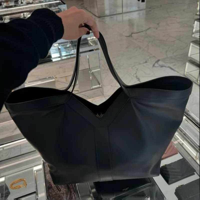 Premium Pu Leather Large Capacity Armpit Tote Bag Luxury Women Simple Fashion Shoulder Bag Brand Yshaped Design Commuter HandbagW251028