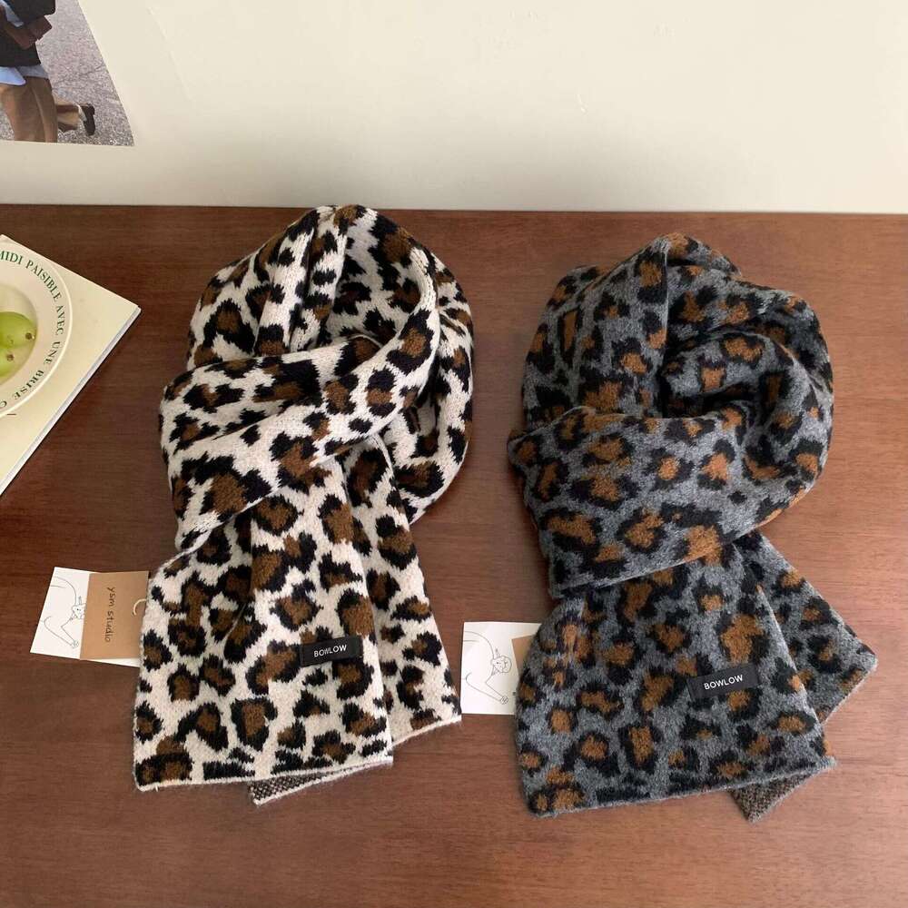 2024SS Leopard Print Knitted Scarf Fashionable Autumn Winter Warm Neck Warmer with Wool for Women Melad Brown