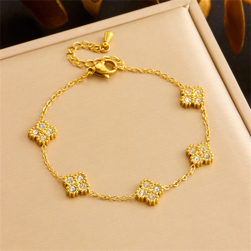 Gold Tone Fashion Retro Moissanite Chain Designer Bracelet For Women Four Leaf Clover Bracelet Luxury Jewelry No Fade Necklace Earrings Bracelet Ring 