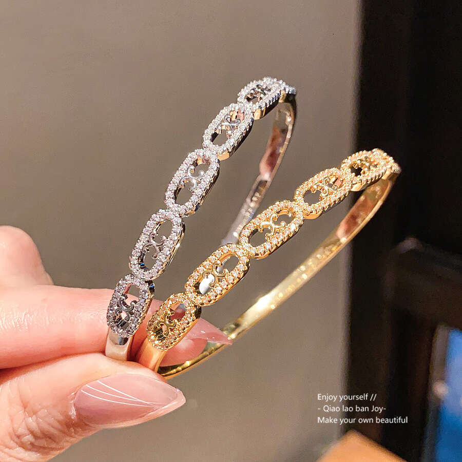Real Gold Plated Zircon Oval Clasp Niche Fashion Versatile Bracelets Light High End Feel Jewelry