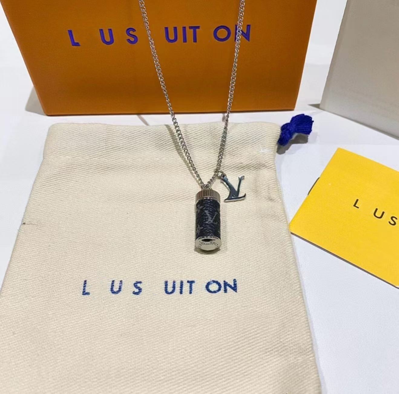 Gold Designer Necklace V Jewelry Fashion necklaces designer necklace Gift Mens Long Letter Chains For Men Women Golden Chain Jewlery moissanite chain