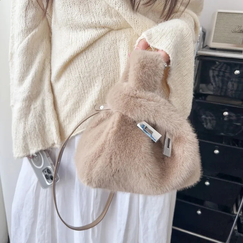 Fashionable Womens Bags Trend Faux Fur Shoulder Bags Plush Faux Mink Handbags Chic Crossbody Bag Solid Color Purses 251104