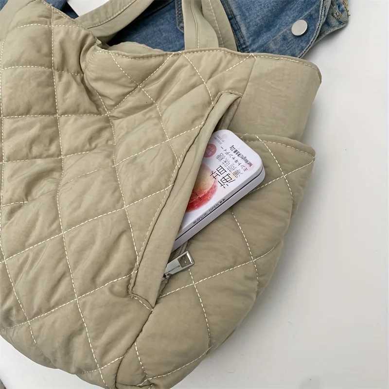 Womens Black Beige Rhombus Quilted Tote Bag Large Capacity Handbags Shoulder Bags with Quilted Purse for Travel Everyday UseW251028