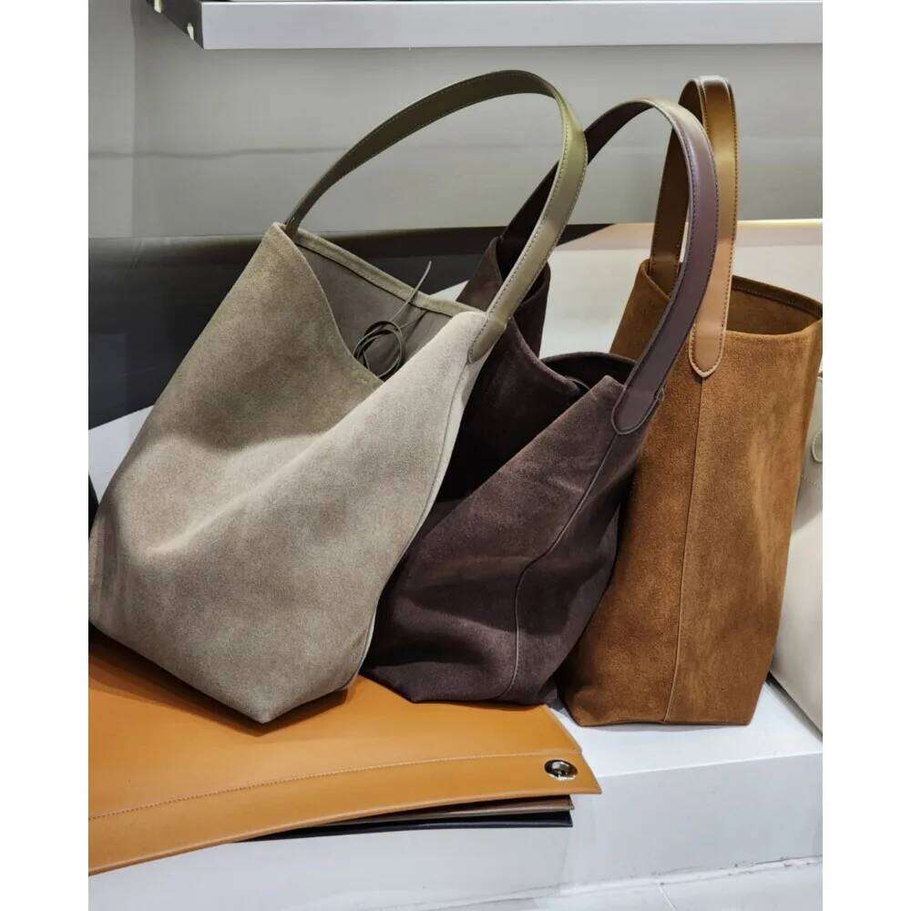 Designer Bags Tote Bucket 2025 Autumn And Winter Maillard Suede Casual Solid Color Large Capacity Flip Fur Shoulder Bag Versatile Hot Selling