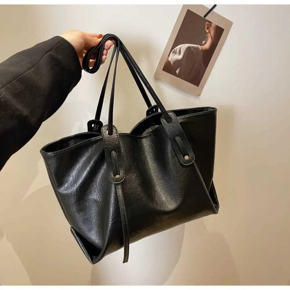 Large Capacity Womens Tote Bag 2023 Winter Fashion Trend Leather Shoulder Bags Office HandbagW251028