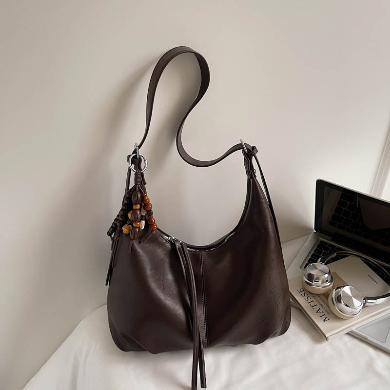 Spring women's simple and fashionable large capacity synthetic leather handbag, new fashionable college student daily commuting lightweight shoul