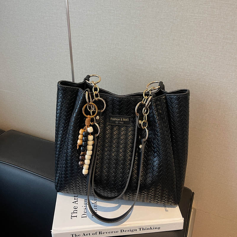 Spring Women's Simple and Fashionable Large Capacity Synthetic Leather Handbag New Fashionable Middle School Student Daily Commuter Lightweight S