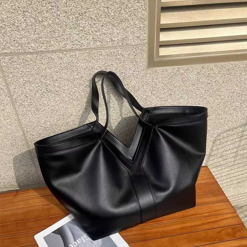 Premium Pu Leather Large Capacity Armpit Tote Bag Luxury Women Simple Fashion Shoulder Bag Brand Yshaped Design Commuter HandbagW251028