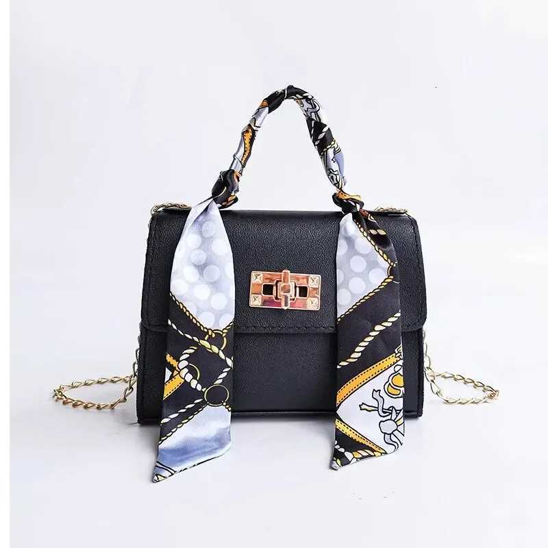 2023 New Fashion Niche Square Patterned Embossed Scarf Decoration Vpattern Tassel Lock Chain Single Shoulder Small Square BagW251028