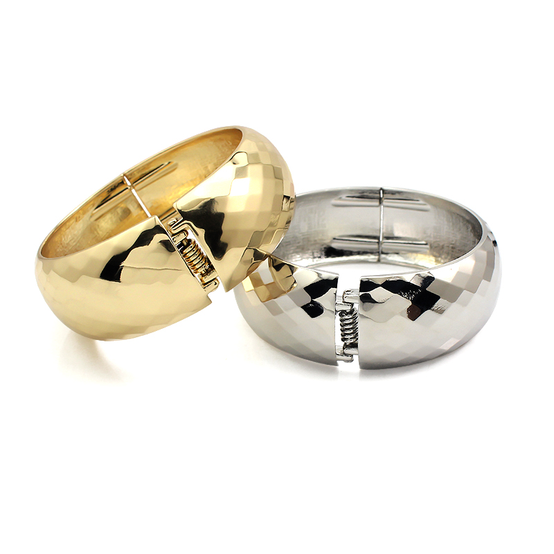 2025 New Arrival Women's Fashion Cuff Bracelets Popular Exaggerated Glossy Geometric Wide Bangle Trendy Metal Alloy Bracelet