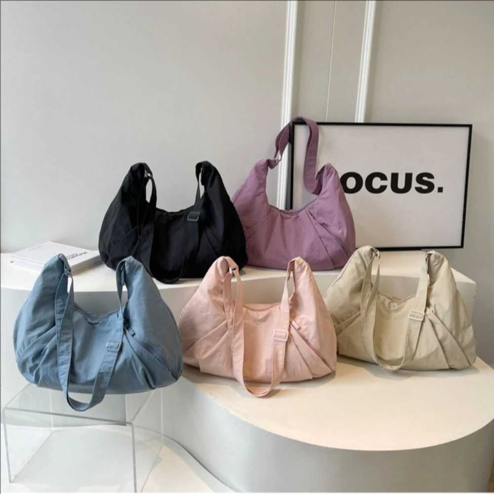 Korean Style Nylon Shoulder Bag Tote Bag Large Capacity Casual Dumpling Bag Solid Color Fold Oxford Cloth Girls W251028