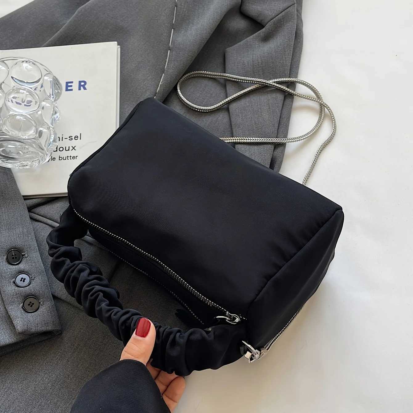 Simple Womens Crossbody Bags Boston Nylon Handbags Zipper Chain Dinner Bag Shoulder Bag Daily CommutingT251028