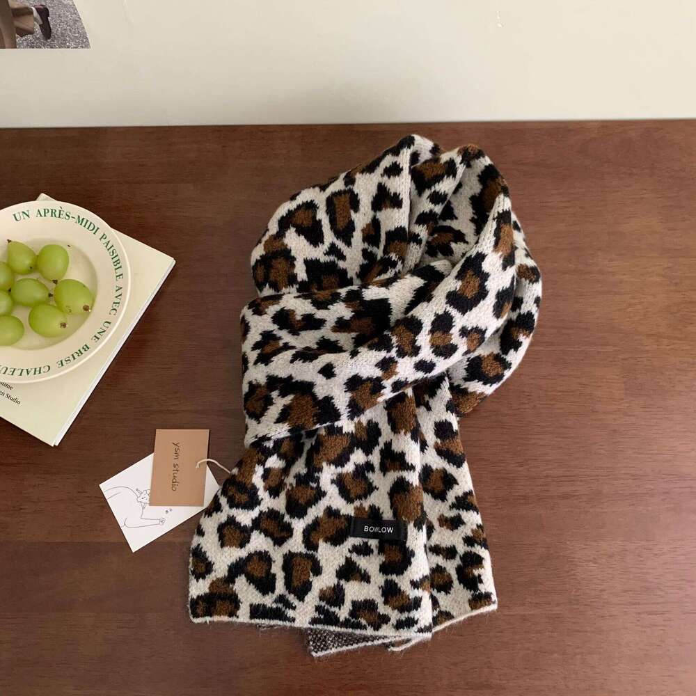 2024SS Leopard Print Knitted Scarf Fashionable Autumn Winter Warm Neck Warmer with Wool for Women Melad Brown