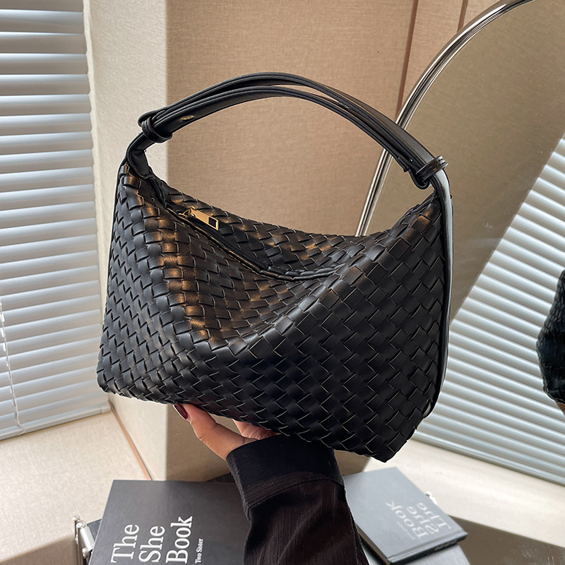 Luxury Brand Designer Bag Underarm Bag For Women Large Capacity 2024 New Fashion Niche Design Single Shoulder Handbag Trendy Pillow Bag This Year