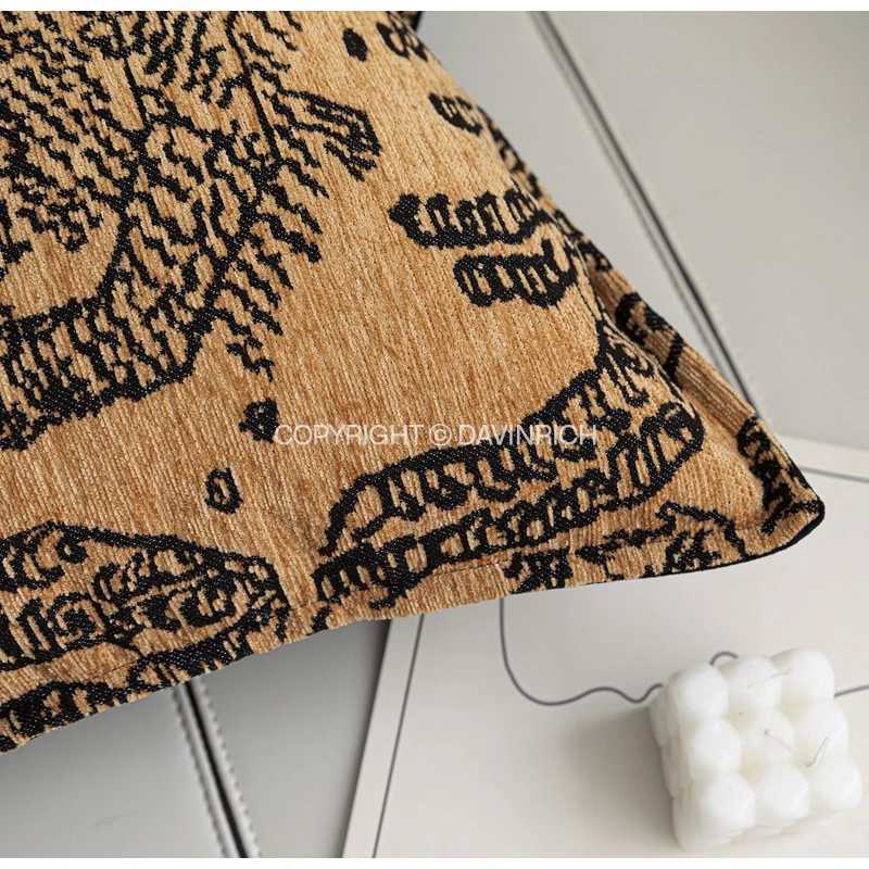 Pillow Case DAVINRICH Mountain Tiger Themed Heavy Embroidered Covers Luxury Itan Style Accent Cushion Case For Villa Hotel Office C251028