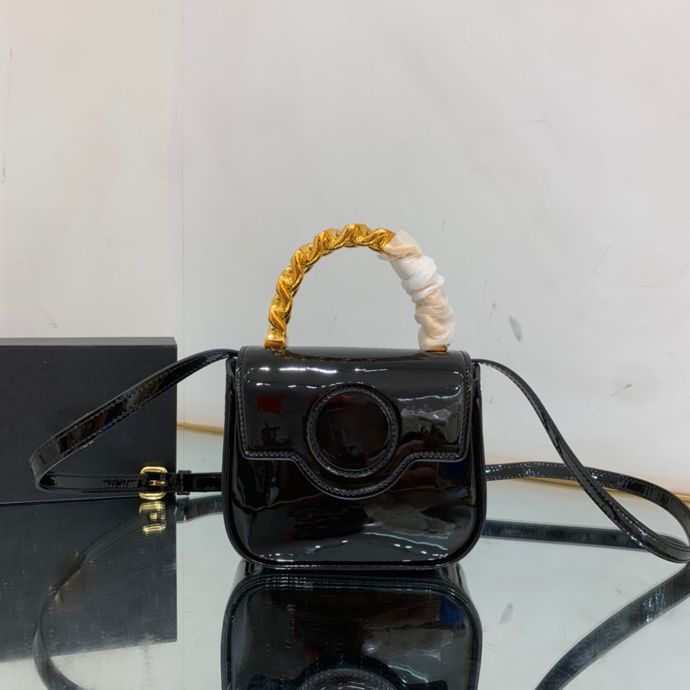 Designer Medusa Dag A High Quality Leather Stylish Chain Shoulder Bag With A Classic Black Color Option And Multiple Color Variations Available