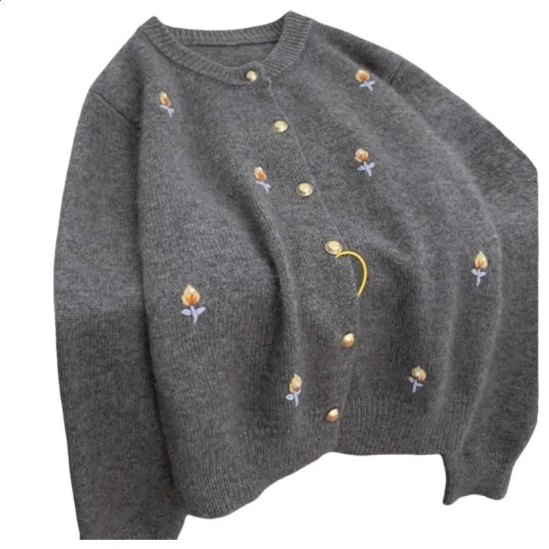 Grey Embroidered Raccoon Velvet Sweater Jacket for Womens Autumn and Winter 2024 Lazy Style Korean Knitted Cardigan Top 251015