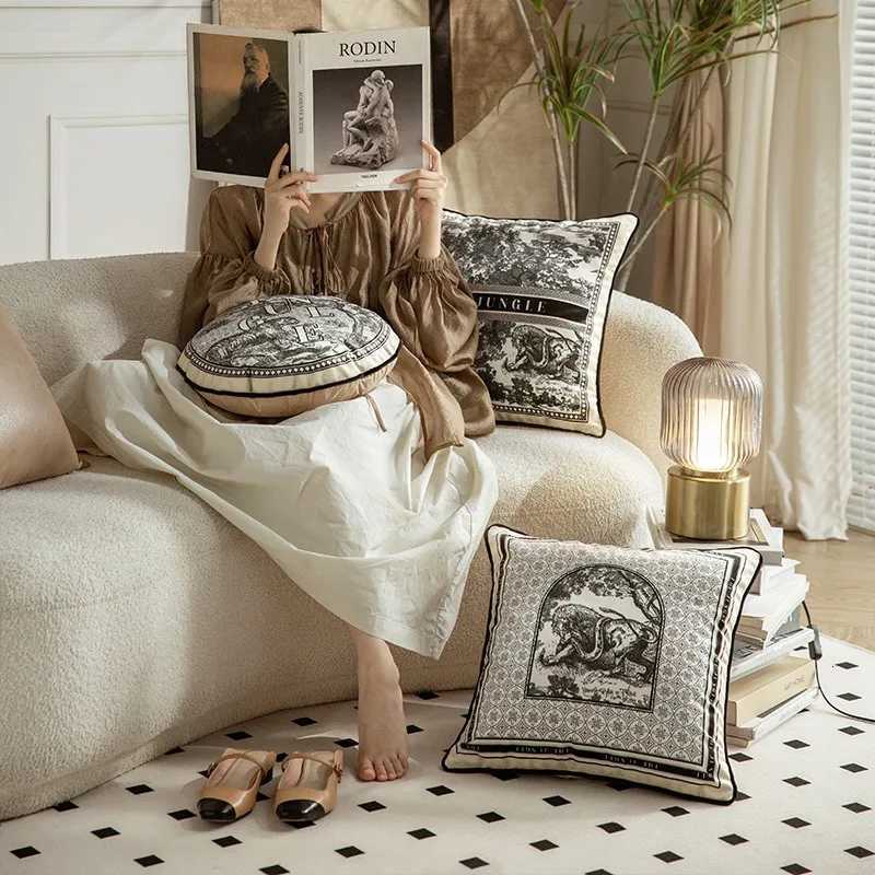 Pillow Case Jungle Velvet Cushion Cover 45x45cm Throw case Shell French Country Road Vintage Home Sofa Bedroom Decoration Light Luxury C251028