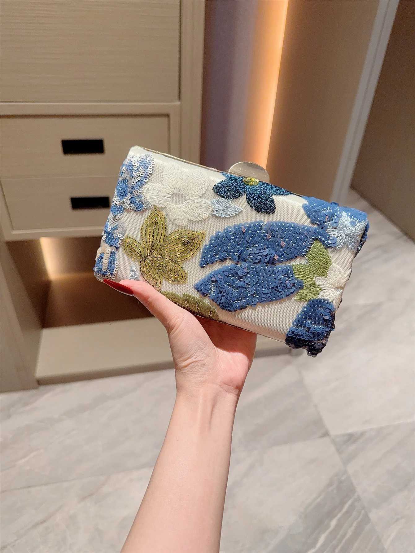 New CrossBorder Sequin Embroidery Flower Chain Clutch Bag Chain Bag Spring and Summer Fashion Trendy Womens Bag Crossbody Bag H251027