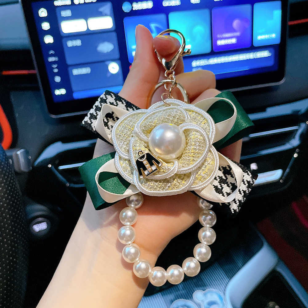 Luxury Charming Camellia Aroma Pearl Decoration Keyring w/ Decorative Bow - Perfect for Automobile Accessories